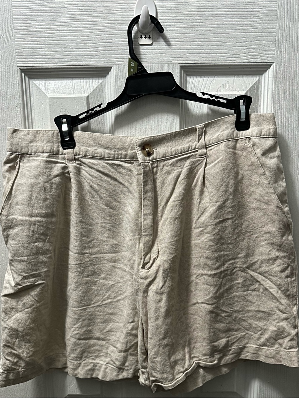 Time and Tru Beige Linen-Blend Shorts